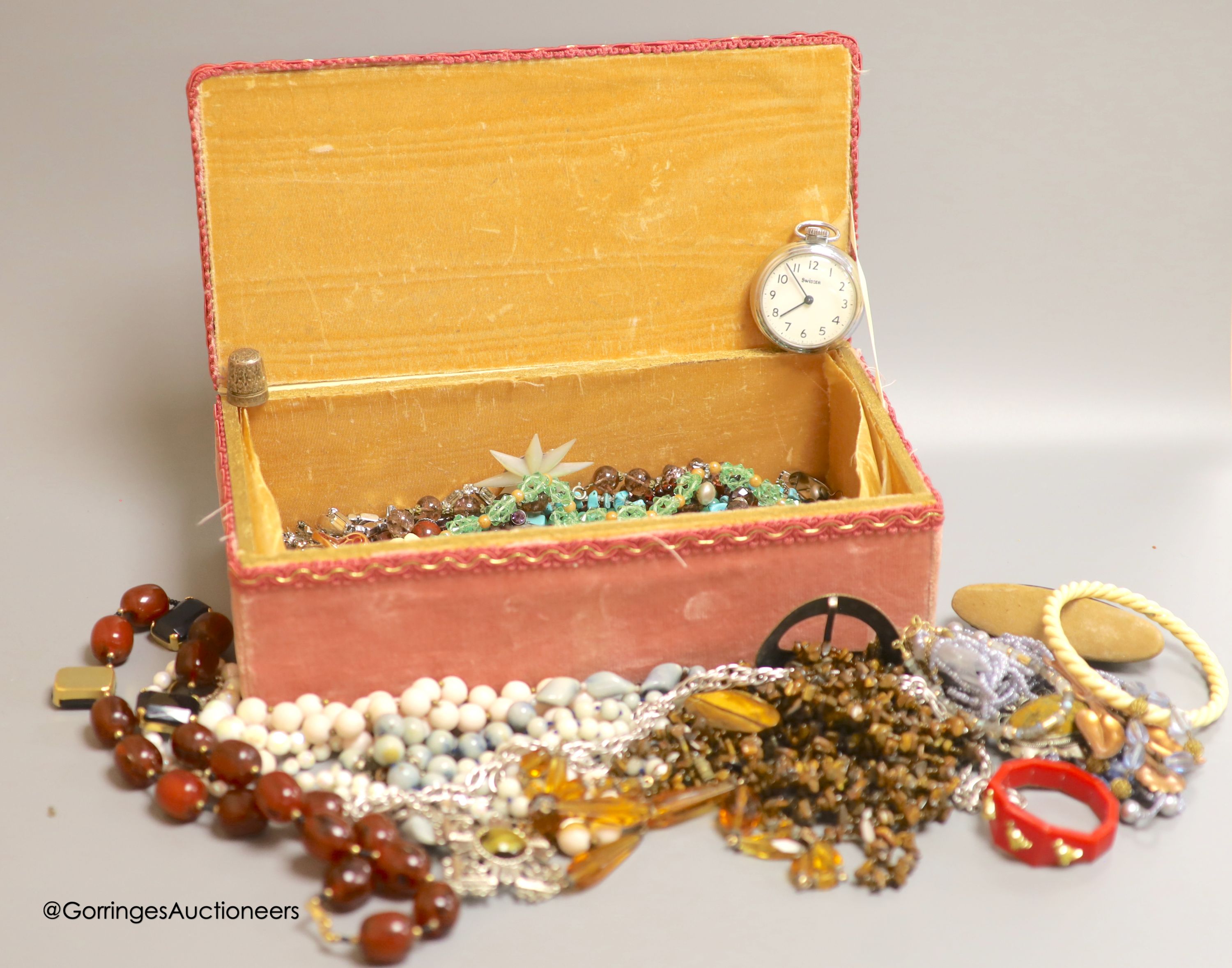 A quantity of assorted costume jewellery.